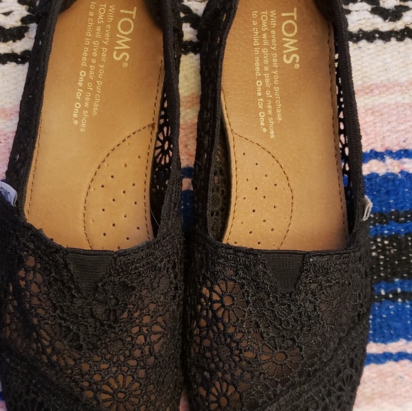 Toms Shoes - Black lace Tom's